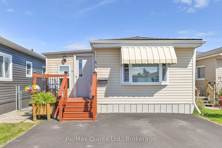 Property Photo:  311 Dundas Street 44  ON K8V 1M1 