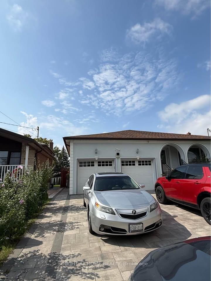 Property Photo:  2468 Hensall Street  ON L5A 2T2 