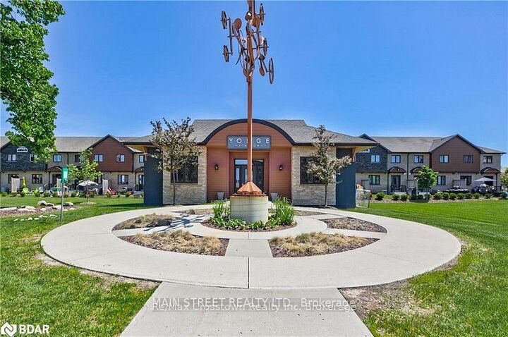 Property Photo:  35 Madelaine Drive 5  ON L4N 9T2 
