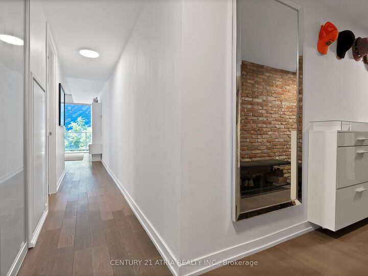 Property Photo:  95 Bathurst Street 318  ON M5V 0M9 