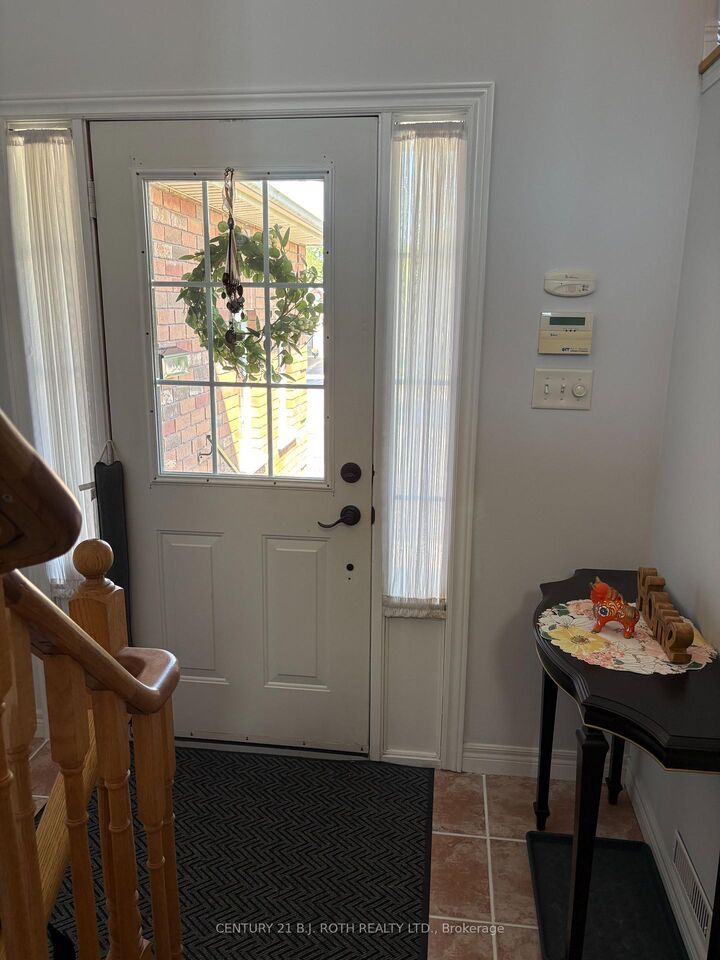 Property Photo:  59 Nicklaus Drive Upper Level  ON L4M 6V7 