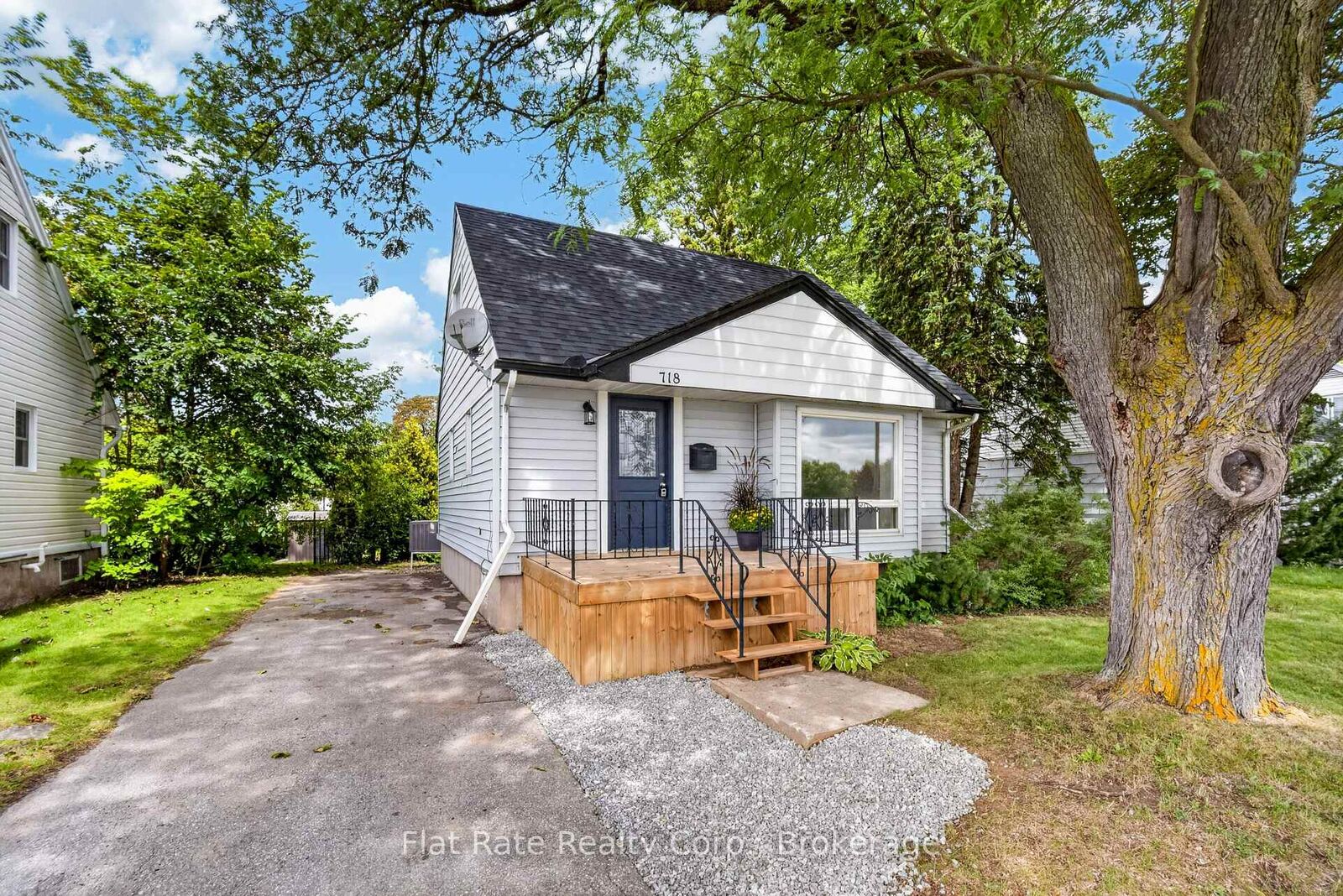Property Photo: 718 Gillespie Avenue ON K9J 5N8
