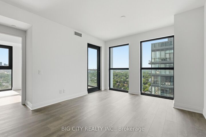 Property Photo:  25 Frederick Todd Way 2104  ON M4G 0E8 