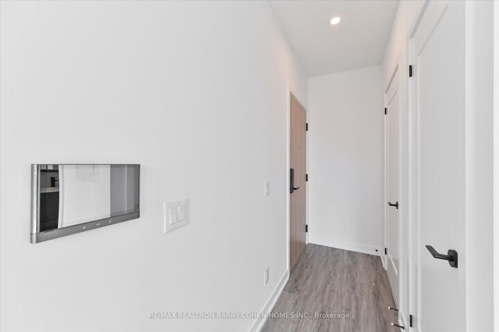 Property Photo:  5 Defries Street 1118  ON M5A 0W7 