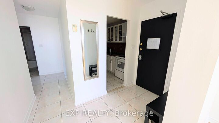 Property Photo:  320 Dixon Road 1813  ON M9R 1S8 
