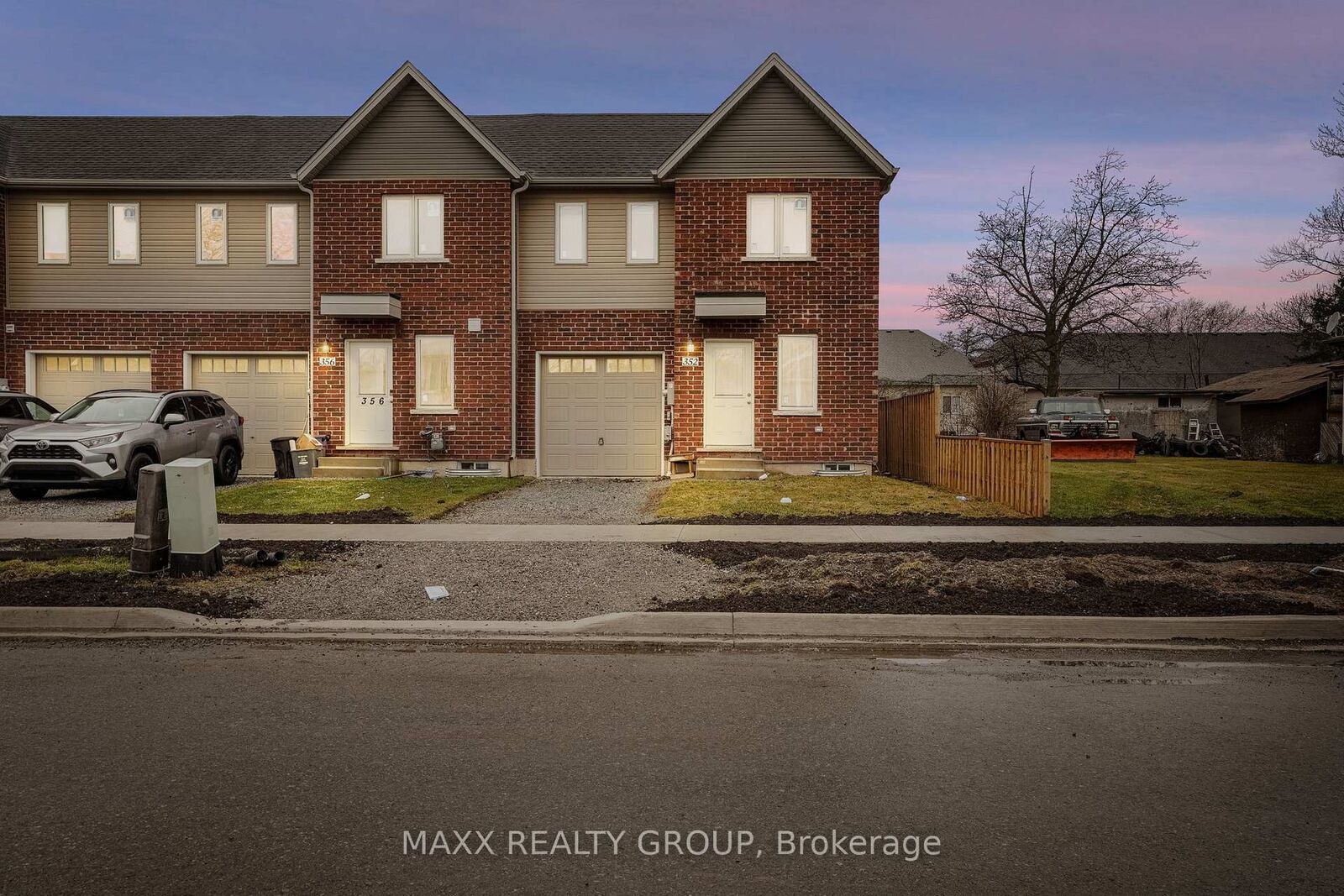 Property Photo:  352 Alberta Street  ON L3B 0K5 