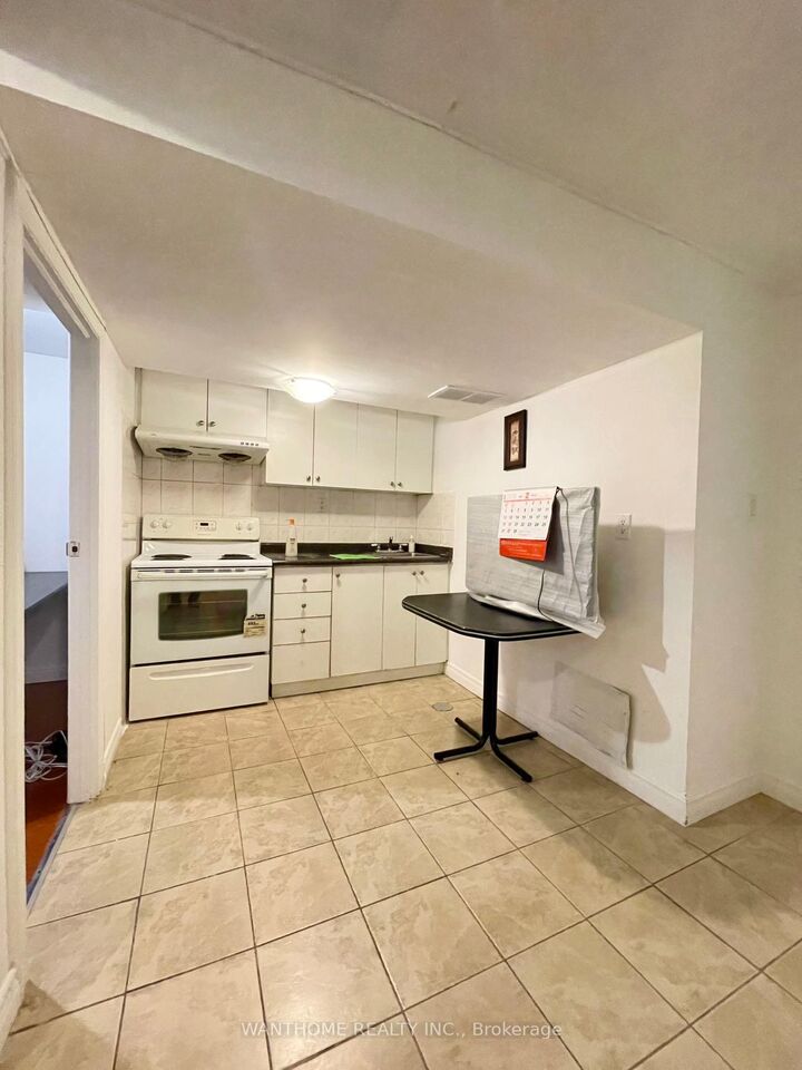 Property Photo:  82 Maresfield Drive Bsmt  ON M1V 2W9 