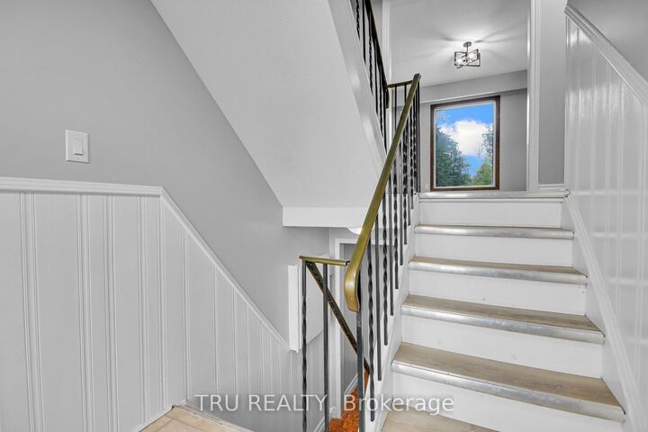Property Photo:  52 Greenboro Crescent  ON K1T 1W5 