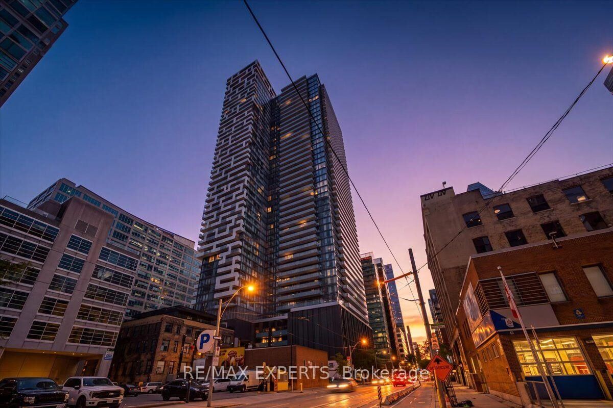 Property Photo:  25 Richmond Street E 1815  ON M5C 0A6 