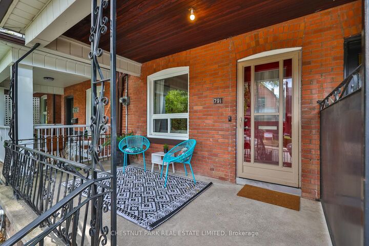 Property Photo:  791 Manning Avenue  ON M6G 2W7 