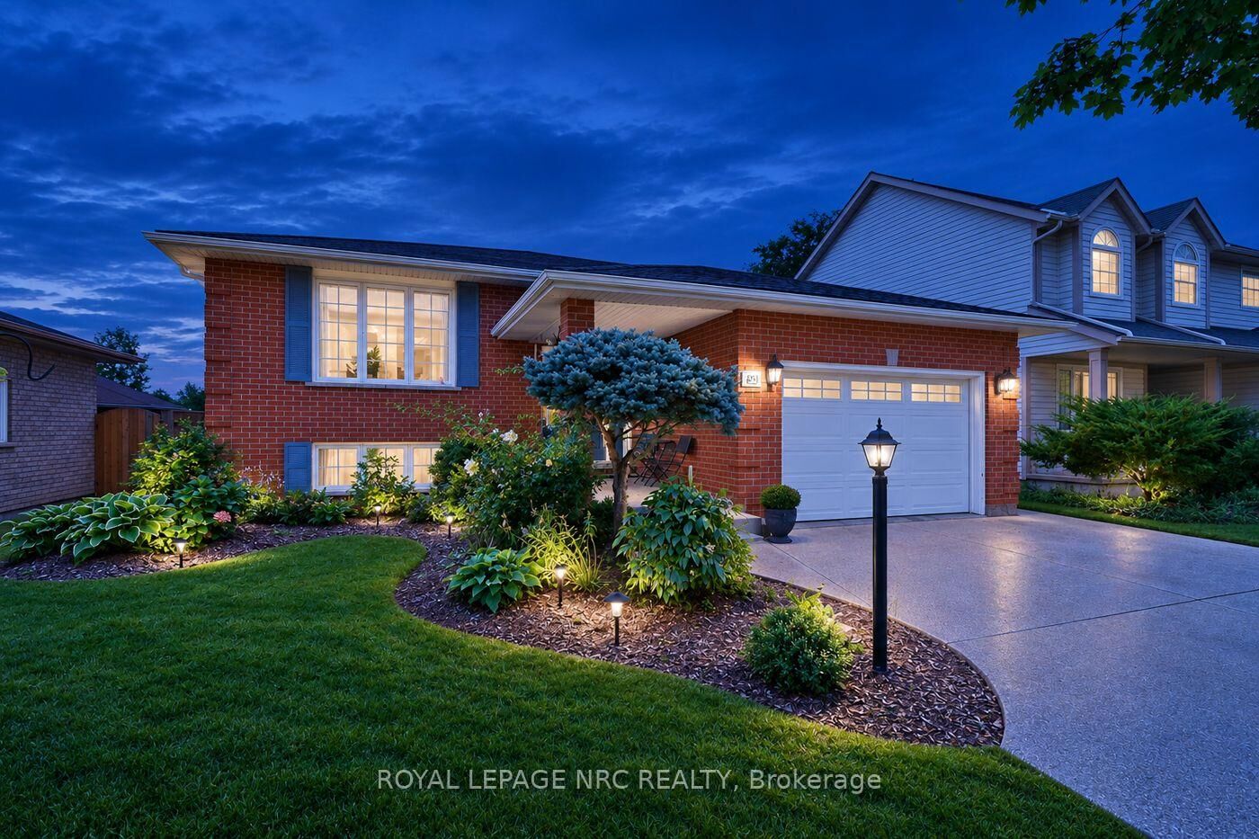 Property Photo:  39 West Farmington Drive  ON L2S 3S3 