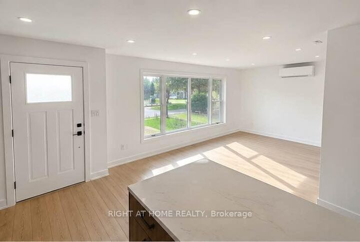 Property Photo:  113 Crocus Drive Main  ON M1R 4T4 