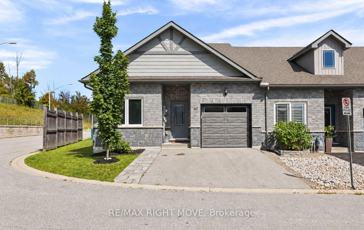 Property Photo:  40 Lily Drive  ON L3V 0G3 