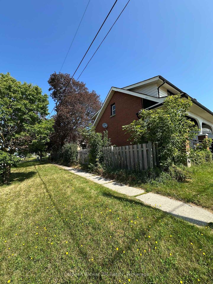 Property Photo:  386 Pine Avenue  ON L1J 2H8 