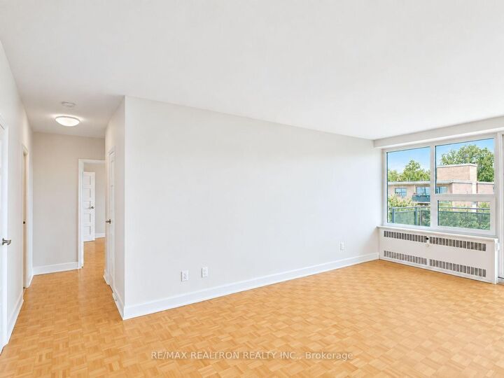 Property Photo:  10 Shallmar Boulevard 709  ON M5N 1J4 