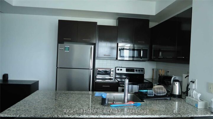 Property Photo:  360 Square One Drive 911  ON L5B 0G7 