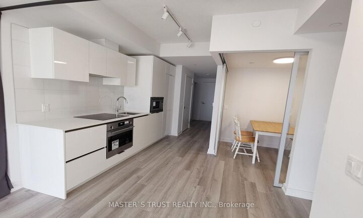 Property Photo:  230 Simcoe Street S 1916  ON M5T 1T4 