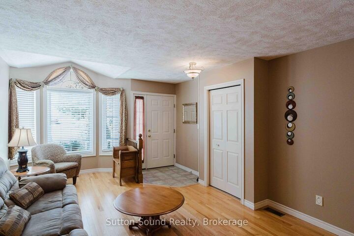 Property Photo: 907 9th A Avenue E ON N4K 6Y4