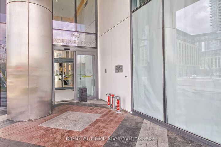 Property Photo:  950 Portage Parkway 4012  ON L4K 0J7 