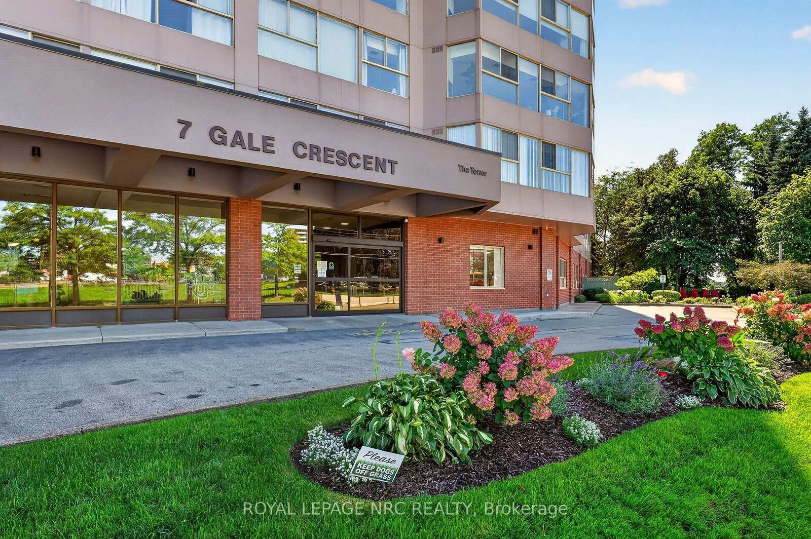Property Photo:  7 Gale Crescent 302  ON L2R 7M8 