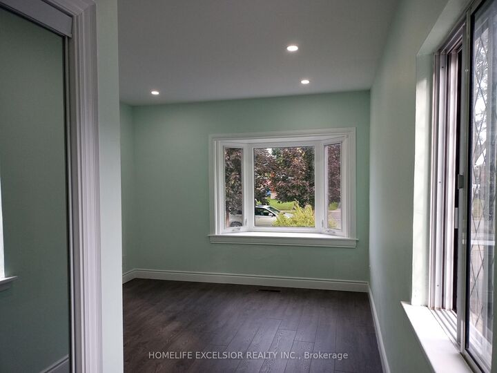 Property Photo:  82 Pandora Circle Main  ON M1H 1V7 