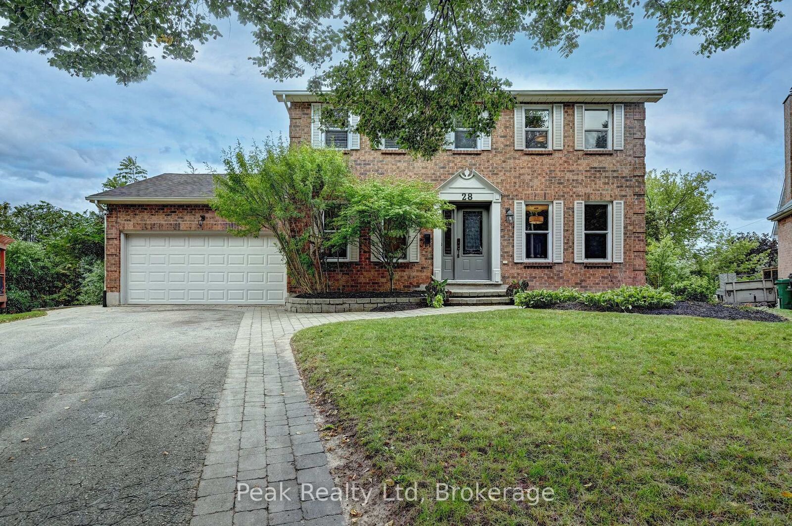 Property Photo:  28 Notchwood Court  ON N2A 3L5 