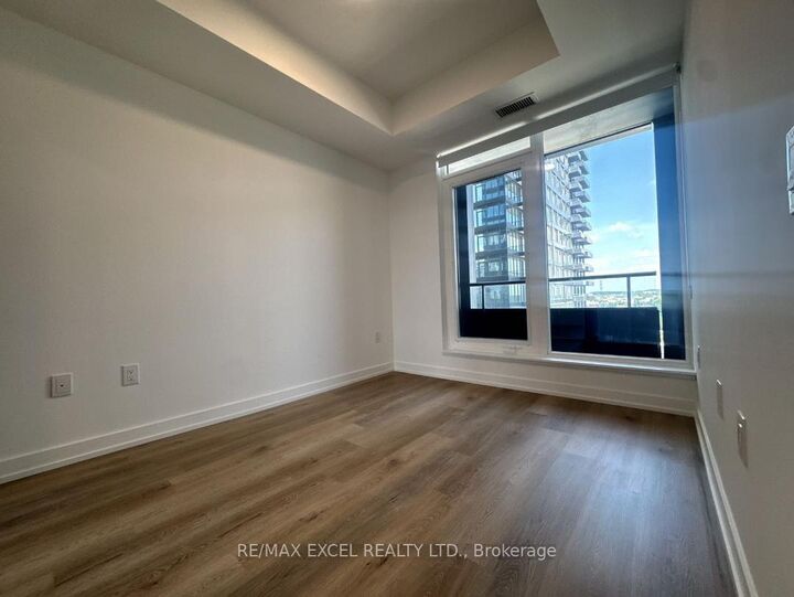 Property Photo:  395 Square One Drive 902  ON L5B 0P6 