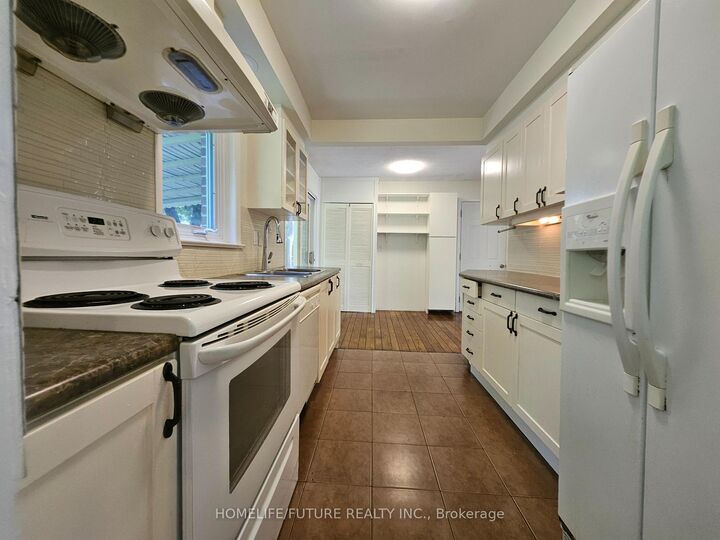 Property Photo:  27 Ringwood Crescent  ON M2J 1C8 