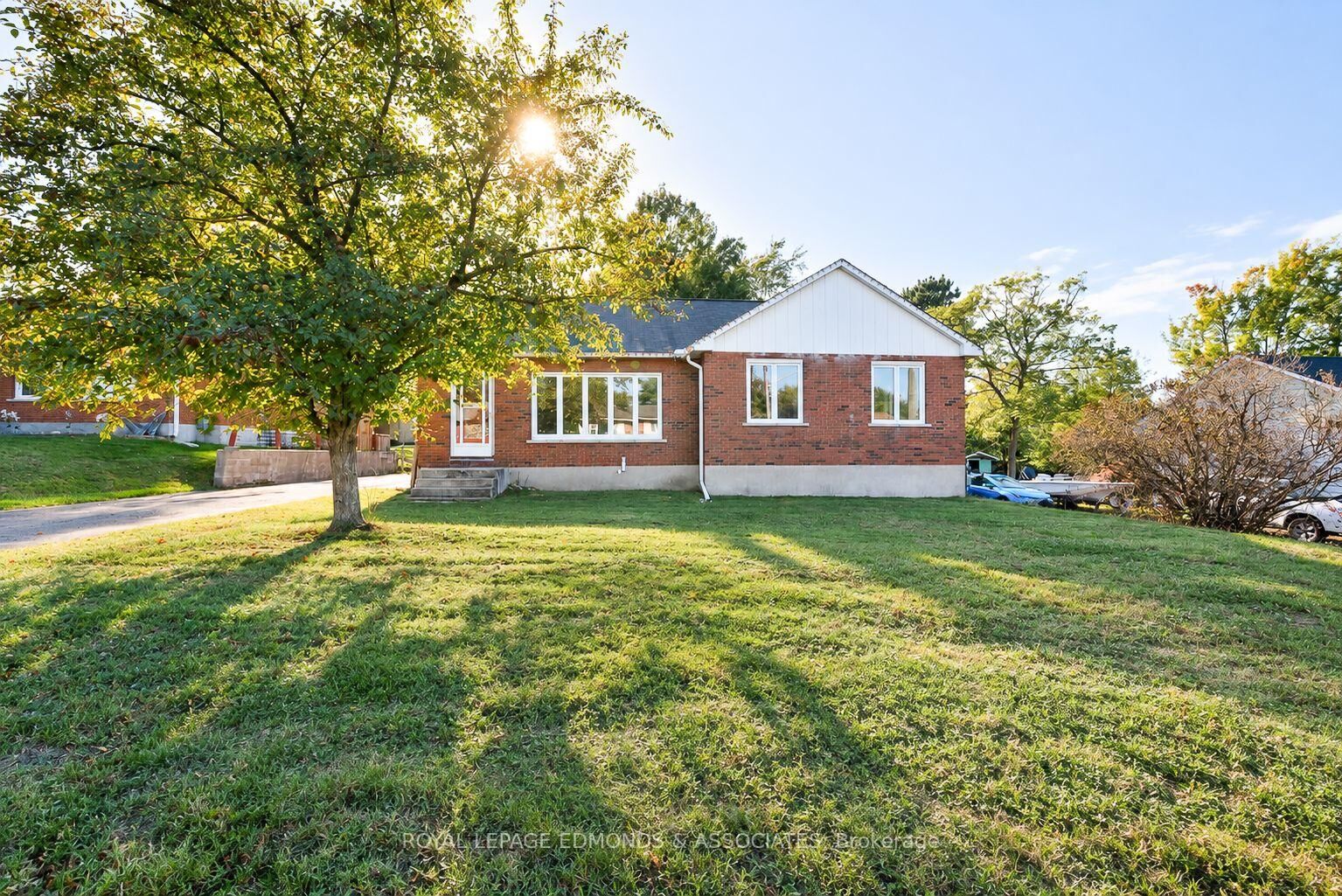Property Photo:  55 Selkirk Street  ON K8H 1P3 