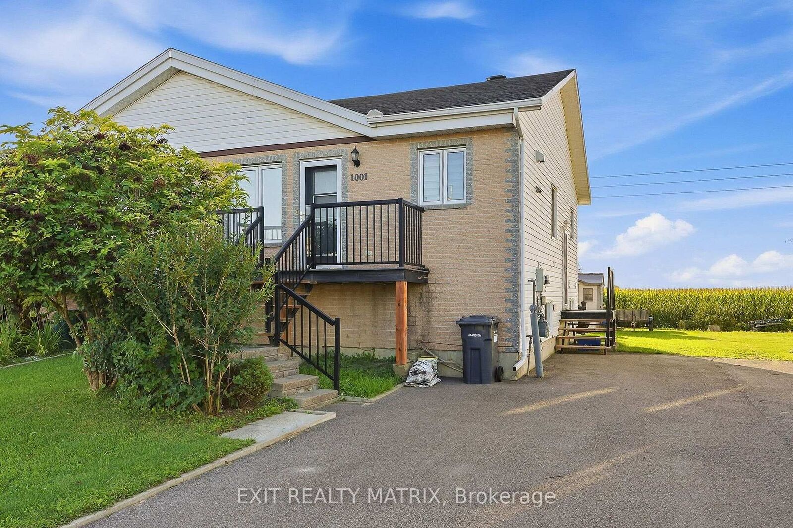 Property Photo: 1001 Jacynthe Street ON K6A 3W4