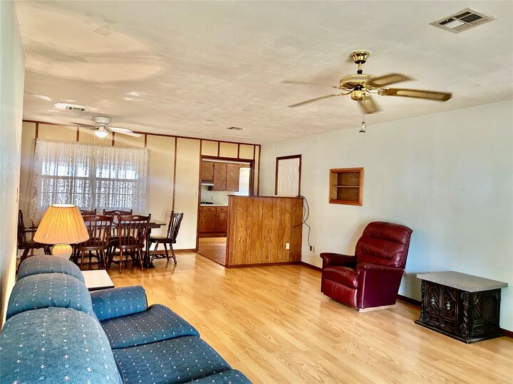 Property Photo:  1921 N Augusta St Avenue  OK 74403 