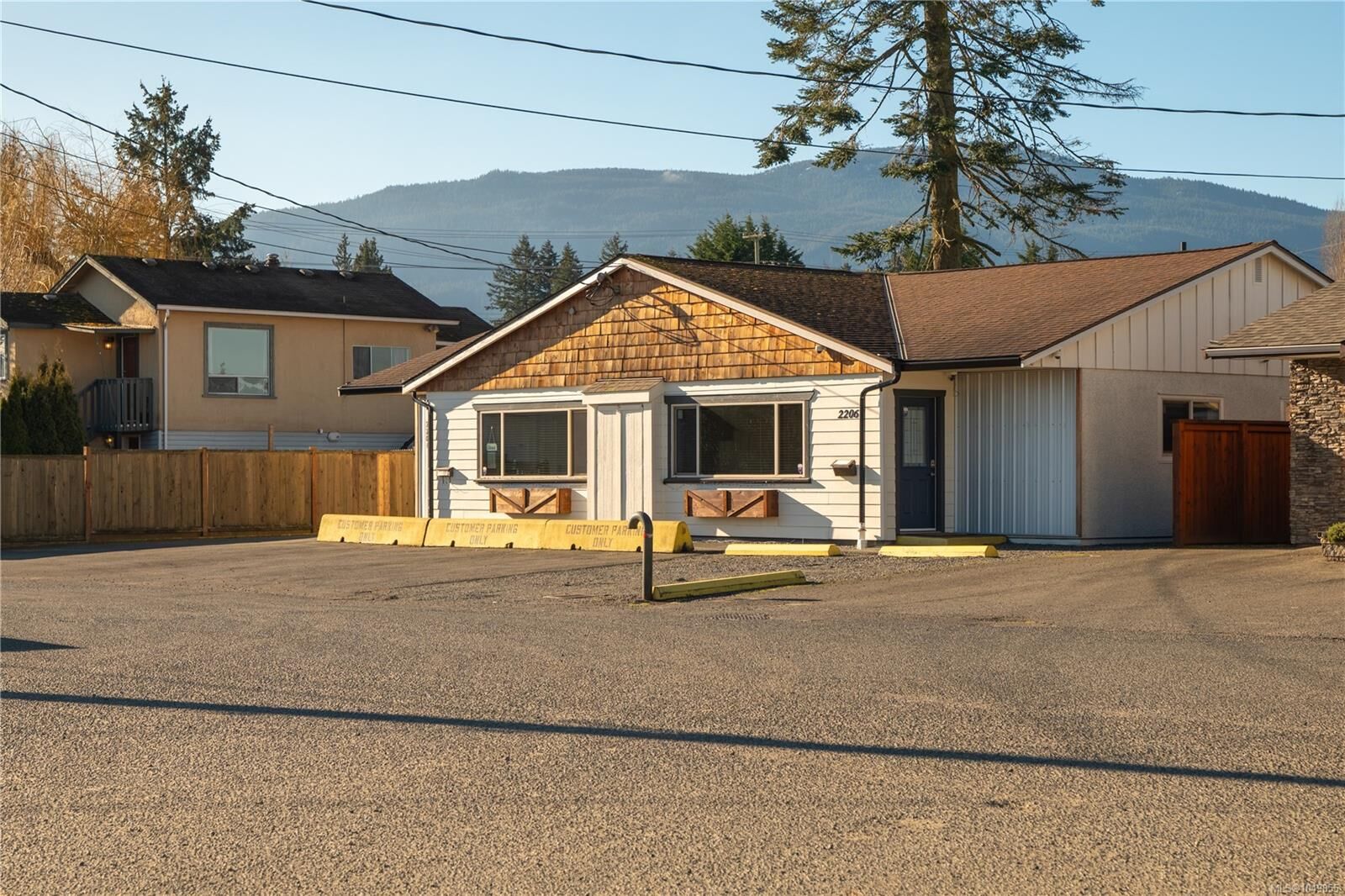Property Photo: 2206/2204 Petersen Pl BC V9S 4N5