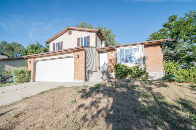 Property Photo: 10273 S Countrywood Dr UT 84092