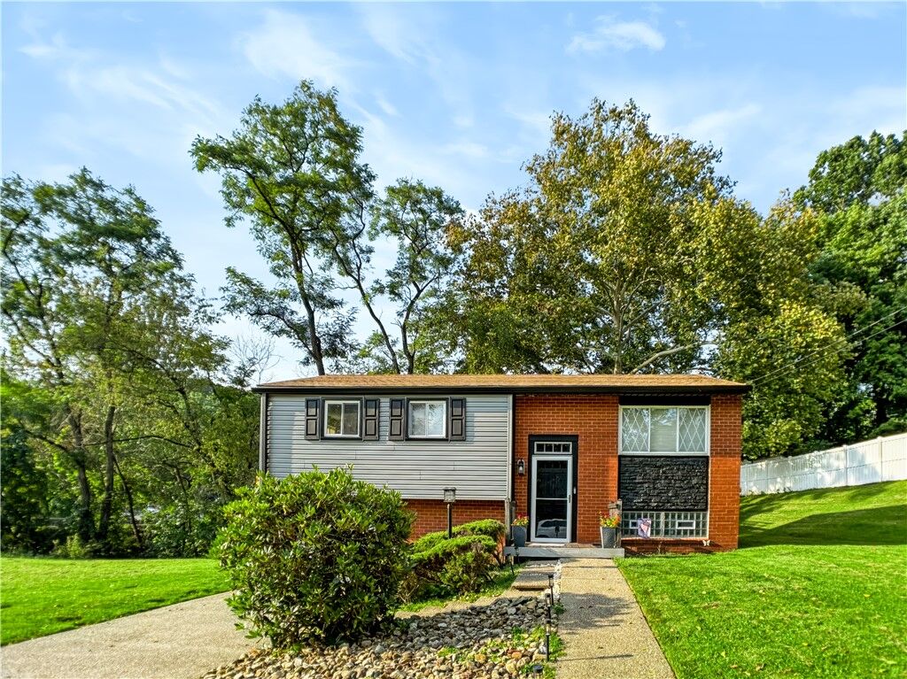 Property Photo:  601 Victory Rd  PA 15101 