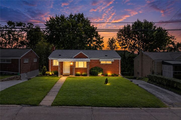 Property Photo:  551 Lebanon Manor Dr  PA 15122 