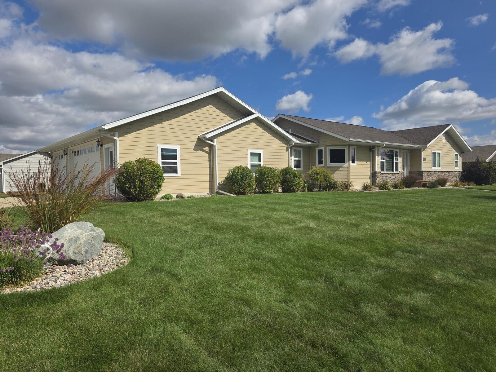 Property Photo: 1107 NE 28th Avenue SD 57401