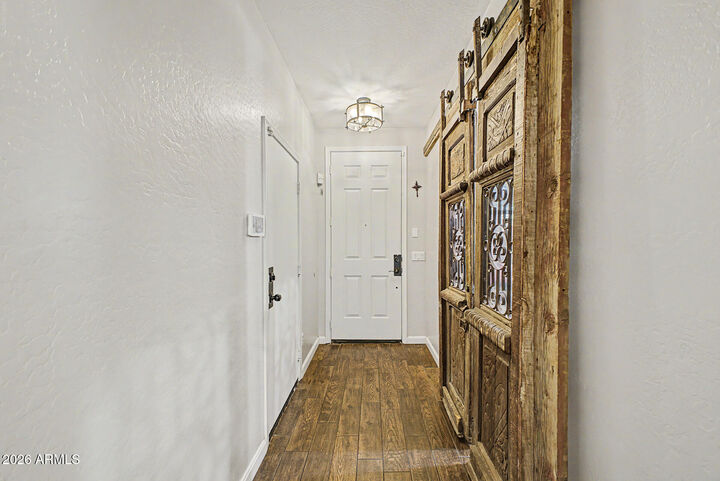 Property Photo: 1917 E Daley Lane AZ 85024