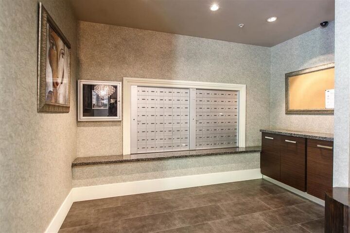 Photo de la propriété:  2959 Glen Drive 301  BC V3B 0B8 