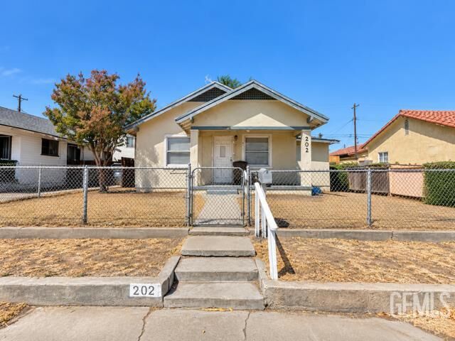 Property Photo: 202 Moneta Avenue CA 93308