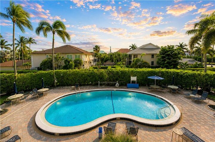 Property Photo: 1050 6th St S 1050 FL 34102