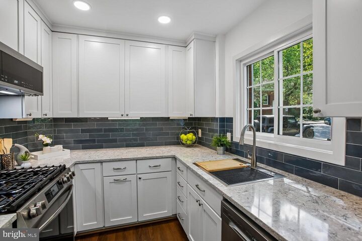 Property Photo:  1617 Fitzgerald Lane  VA 22302 