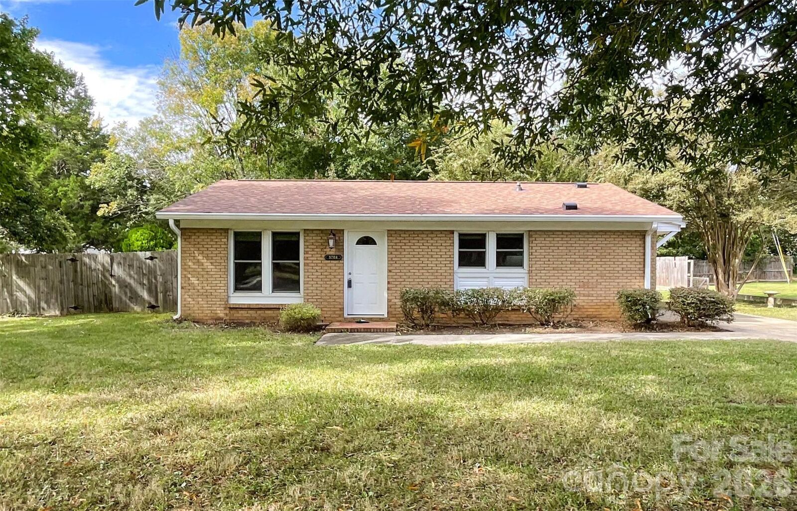 Property Photo:  5704 Hillcrest Circle  NC 28079 