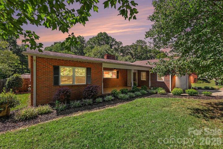 Property Photo: 827 Ferndale Drive NC 28677