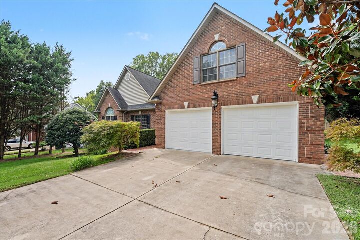 Property Photo:  1085 Merrywood Drive  NC 28658 