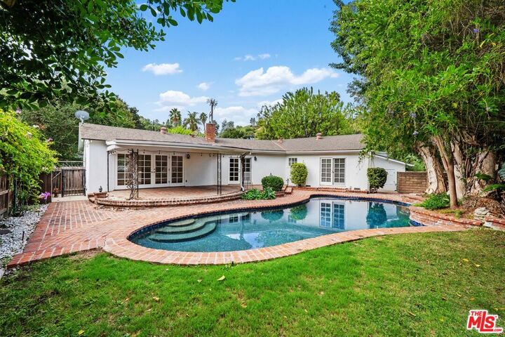 Property Photo: 3640 Meadville Dr CA 91403