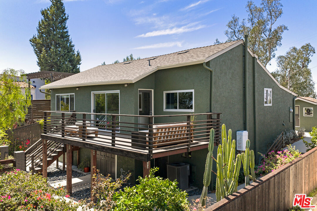 Property Photo: 853 Tipton Ter CA 90042