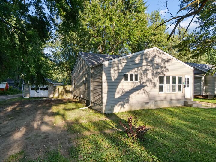 Property Photo:  9 Pearl Street  OH 43344 