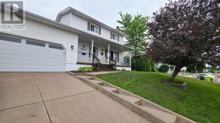 Property Photo:  1007 Lake St  ON P6B 6C8 