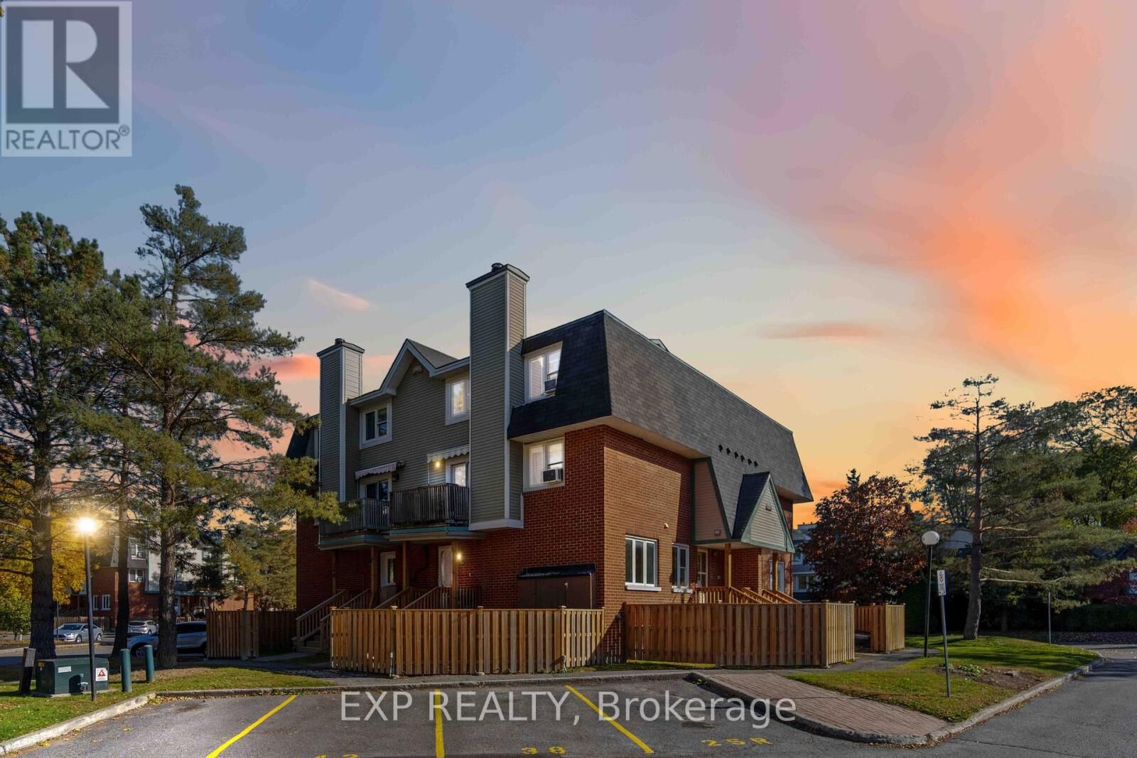Property Photo:  6 Terrace Drive 207  ON K2H 9J2 