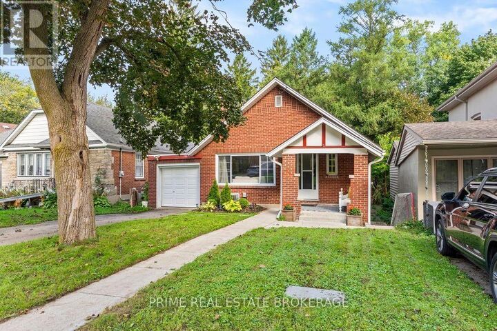 Property Photo:  586 Victoria Street  ON N5Y 4B8 